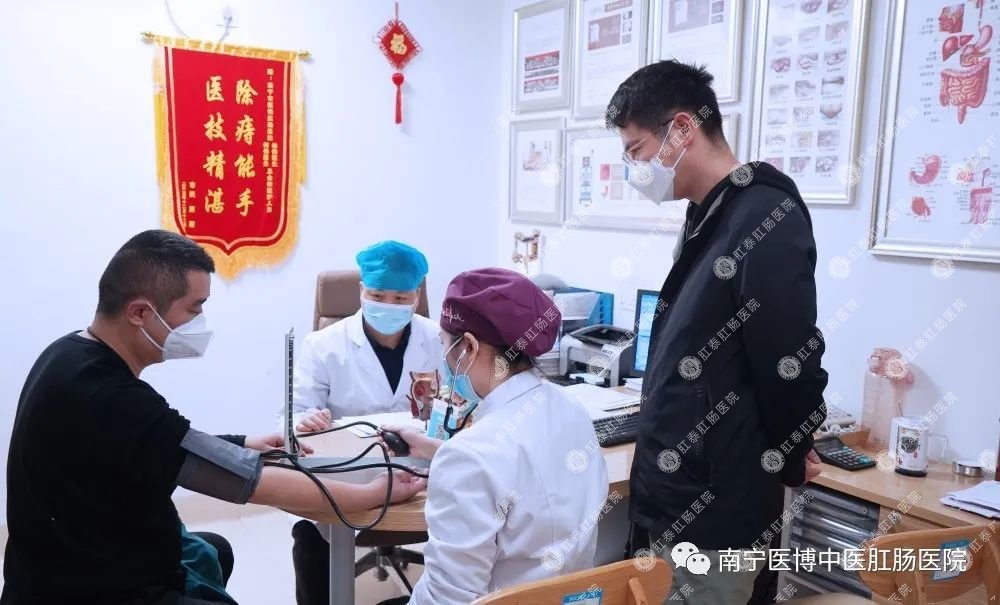 南寧醫(yī)博13周年慶&ldquo;胃腸養(yǎng)護(hù)中心&rdquo;暨&ldquo;博士工作站&rdquo;揭牌儀式圓滿(mǎn)成功
